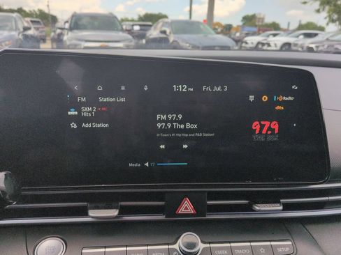 Used 2025 Hyundai Elantra SEL FWD image 19