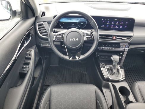 Used 2025 Kia Seltos EX w/ EX Sunroof Package image 25