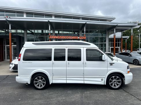 Used 2016 GMC Savana 2500 RWD image 2