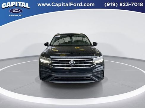 Used 2022 Volkswagen Tiguan SE image 3