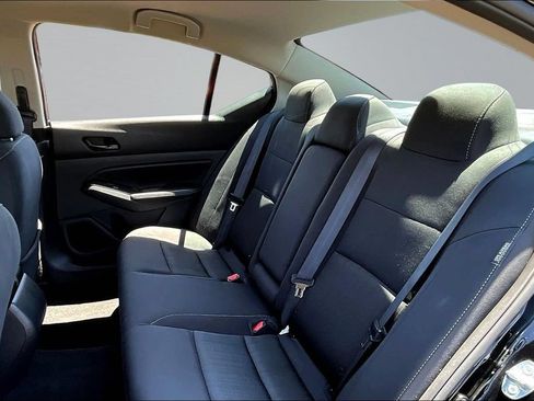 Used 2025 Nissan Altima 2.5 SV FWD image 23