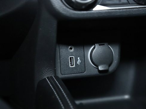 Used 2019 Nissan Kicks S image 26