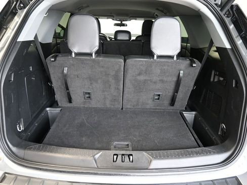 Used 2024 Ford Explorer XLT w/ Equipment Group 202A AWD/4WD image 21