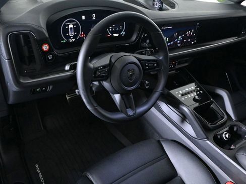 Certified 2026 Porsche Cayenne Turbo image 4