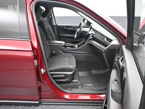 Used 2022 Jeep Grand Cherokee L Laredo w/ Luxury Tech Group I AWD/4WD image 11
