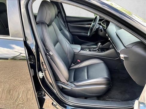 Used 2019 MAZDA MAZDA3 Sedan FWD image 9