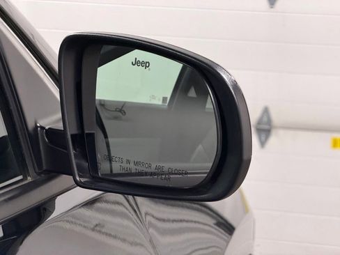 Used 2023 Jeep Compass Latitude AWD/4WD image 10