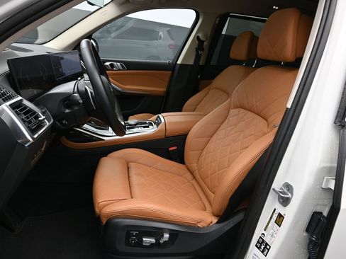 Used 2025 BMW X7 xDrive40i image 5