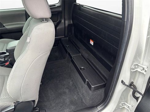 Used 2022 Toyota Tacoma SR image 13