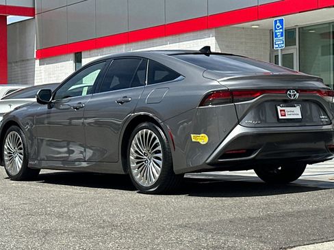 Used 2021 Toyota Mirai RWD image 6