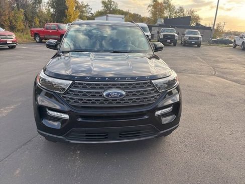 Used 2022 Ford Explorer XLT w/ Equipment Group 202A image 2