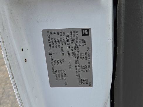 Used 2010 Chevrolet Express 1500 RWD image 30