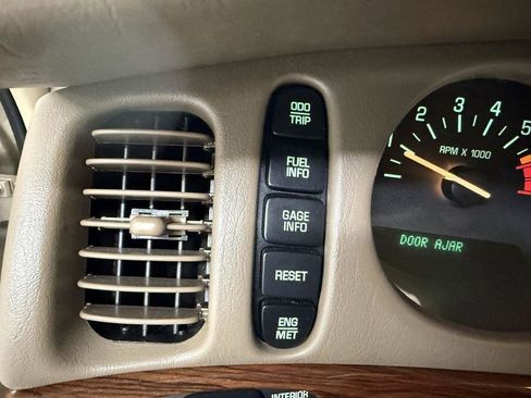 Used 2005 Buick Le Sabre Custom image 25