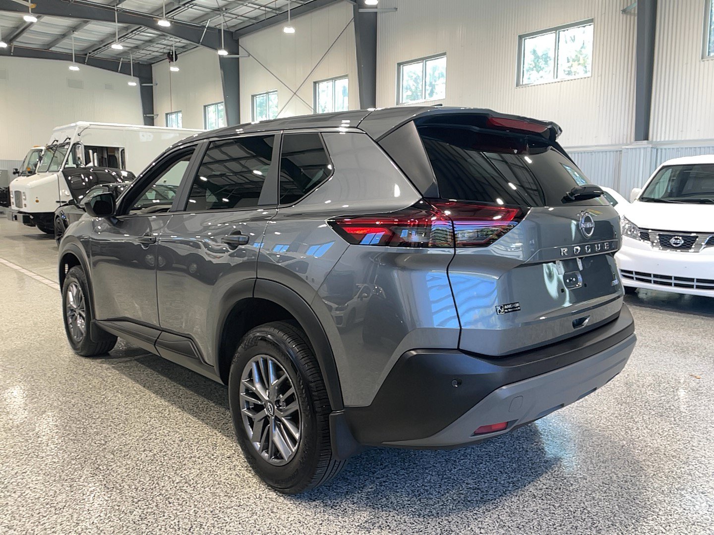 Used 2023 Nissan Rogue S AWD/4WD image 14