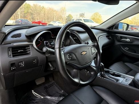 Used 2017 Chevrolet Impala LT FWD image 19
