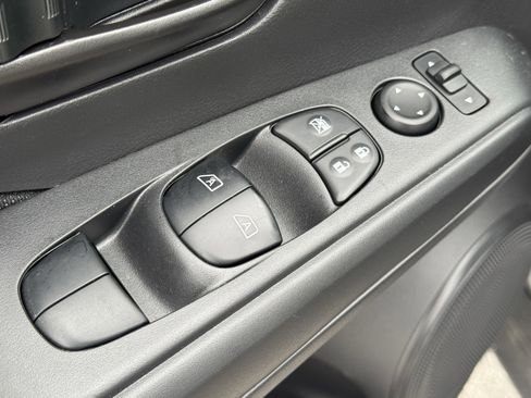 Used 2025 Nissan Kicks Play S image 24