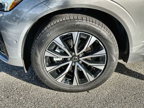 Used 2025 Volvo XC60 B5 Plus AWD/4WD image 14