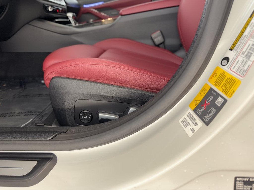 Used 2023 BMW i4 eDrive40 RWD image 16