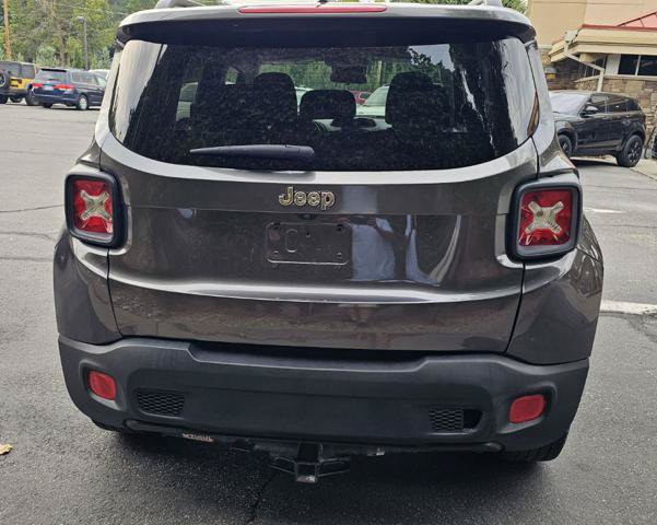 Used 2017 Jeep Renegade Latitude w/ Cold Weather Group AWD/4WD image 6