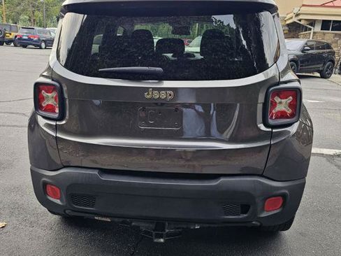 Used 2017 Jeep Renegade Latitude w/ Cold Weather Group AWD/4WD image 6