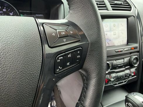 Used 2018 Ford Explorer XLT w/ Equipment Group 202A AWD/4WD image 22