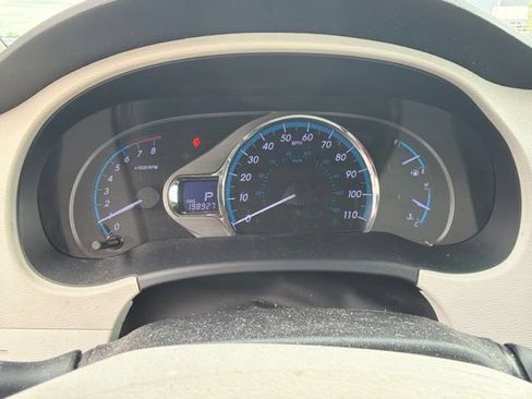 Used 2013 Toyota Sienna XLE FWD image 2