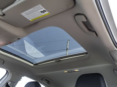 Used 2023 Volkswagen Jetta SE w/ Panoramic Sunroof Package FWD image 16