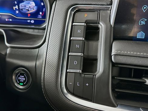 Used 2024 Chevrolet Suburban Premier image 24