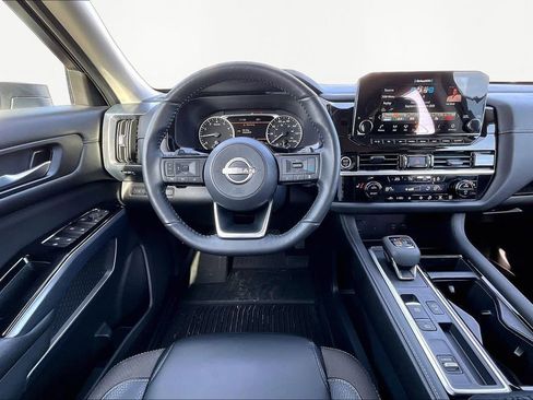 Used 2024 Nissan Pathfinder SL image 5