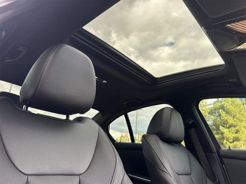 Used 2024 BMW 330i Sedan image 17