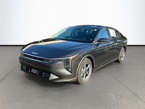 New 2025 Kia K4 LXS image 3
