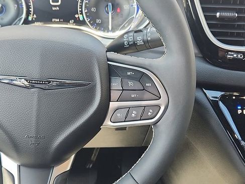 Used 2025 Chrysler Voyager LX FWD image 16
