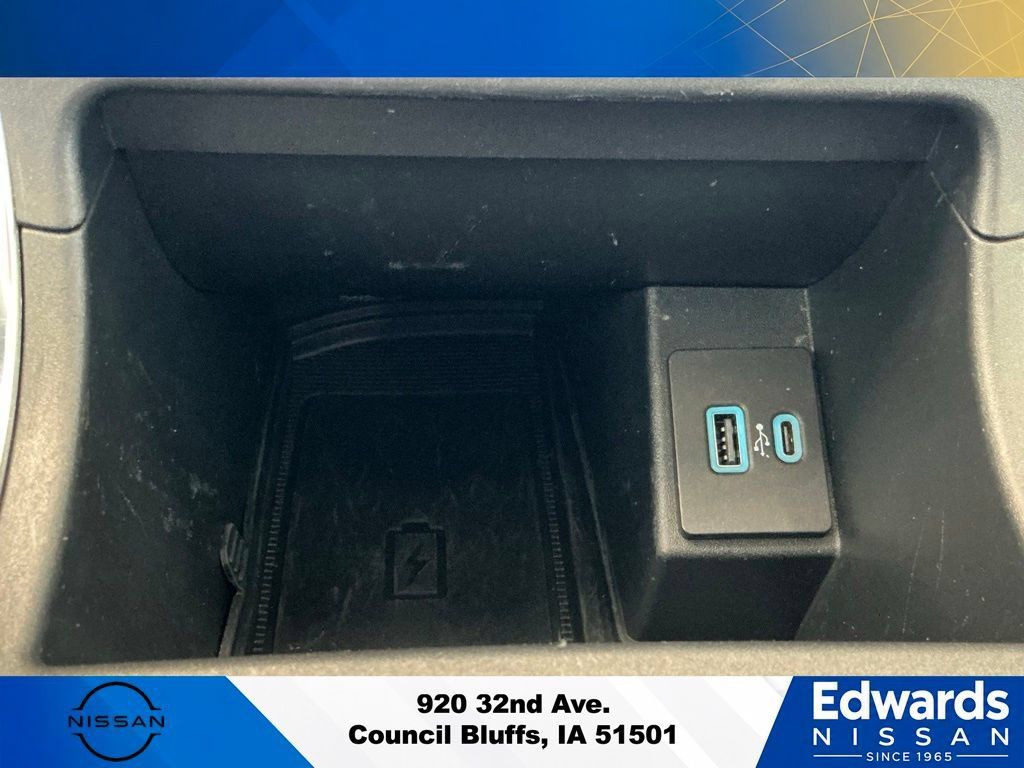 Used 2021 Ford Edge Titanium AWD/4WD image 29