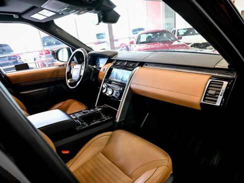 Used 2019 Land Rover Discovery HSE Luxury image 32