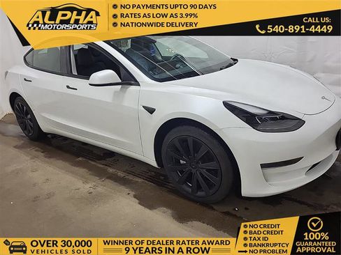 Used 2023 Tesla Model 3 Standard Range image 1