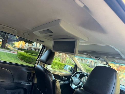 Used 2015 Toyota Sienna SE Premium FWD image 61