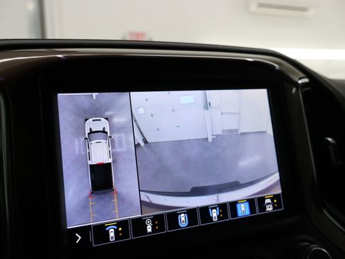 Used 2021 Chevrolet Silverado 2500 High Country w/ Z71 Off-Road Package image 17