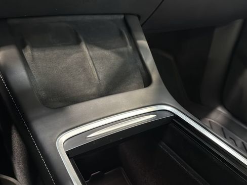 Used 2022 Tesla Model Y Long Range AWD/4WD image 23