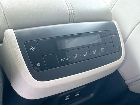 Used 2026 Nissan Pathfinder SL FWD image 27