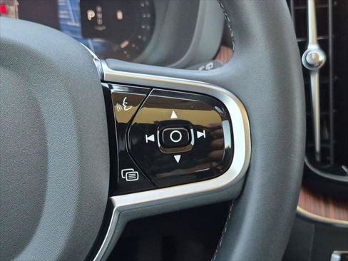 Used 2024 Volvo XC60 B5 Plus AWD/4WD image 15