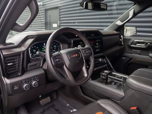 Used 2023 GMC Sierra 1500 AT4 w/ AT4 Preferred Package AWD/4WD image 4