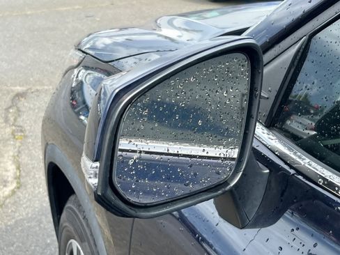 Used 2022 Toyota Highlander XLE image 8