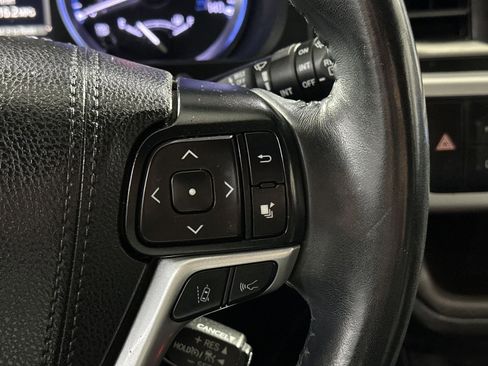 Used 2019 Toyota Highlander XLE image 20