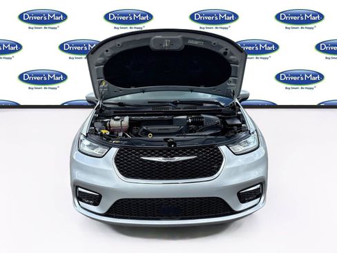 Used 2023 Chrysler Pacifica Touring-L FWD image 33