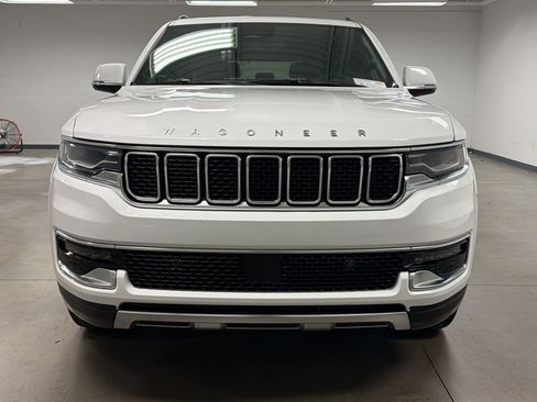 Used 2022 Jeep Wagoneer Series III AWD/4WD image 5