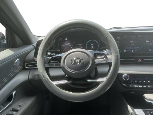 Used 2022 Hyundai Elantra SEL w/ Convenience Package FWD image 18
