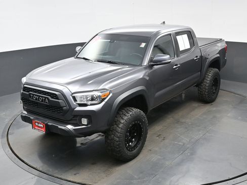 Used 2019 Toyota Tacoma TRD Off-Road image 35