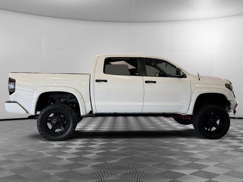 Used 2017 Toyota Tundra SR5 w/ SR5 Upgrade Package image 9