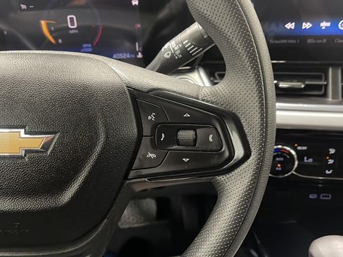 Used 2025 Chevrolet Trax LT FWD image 7