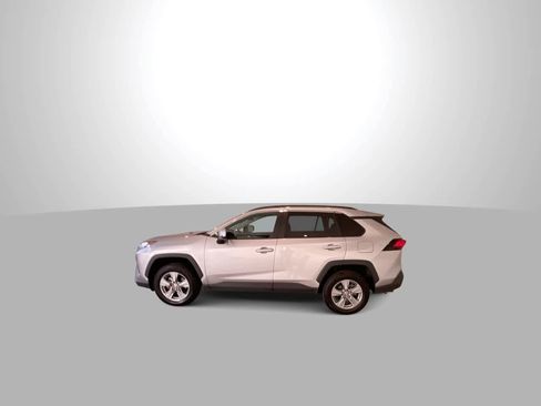 Used 2025 Toyota RAV4 XLE AWD/4WD image 5
